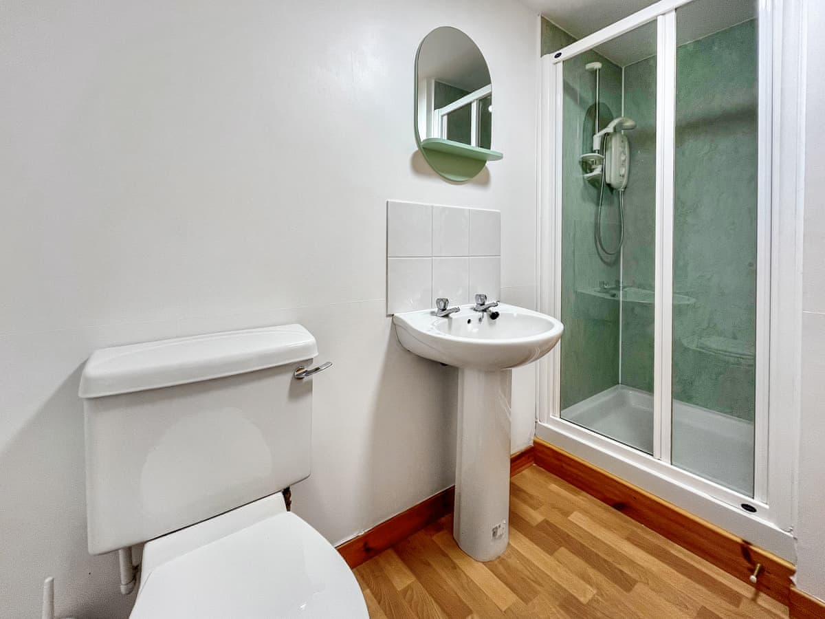 Heathergems Apartment, listing photograph 12