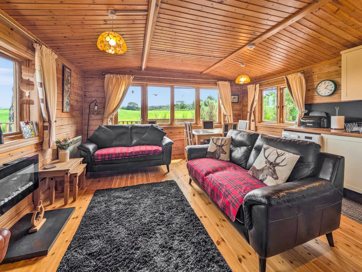 Red Kite Cottage, listing photograph 2