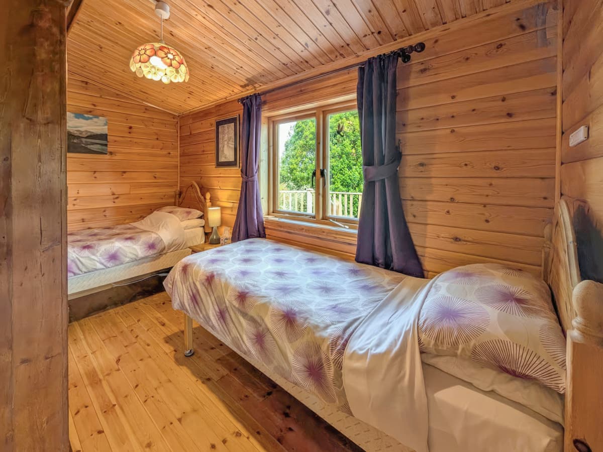 Red Kite Cottage, listing photograph 9