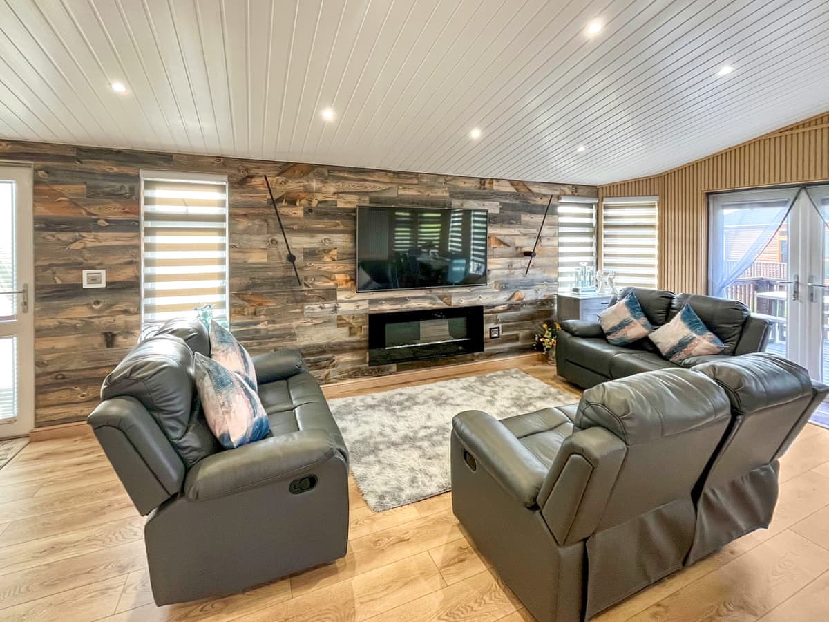 Haven Lodge, listing photograph 2