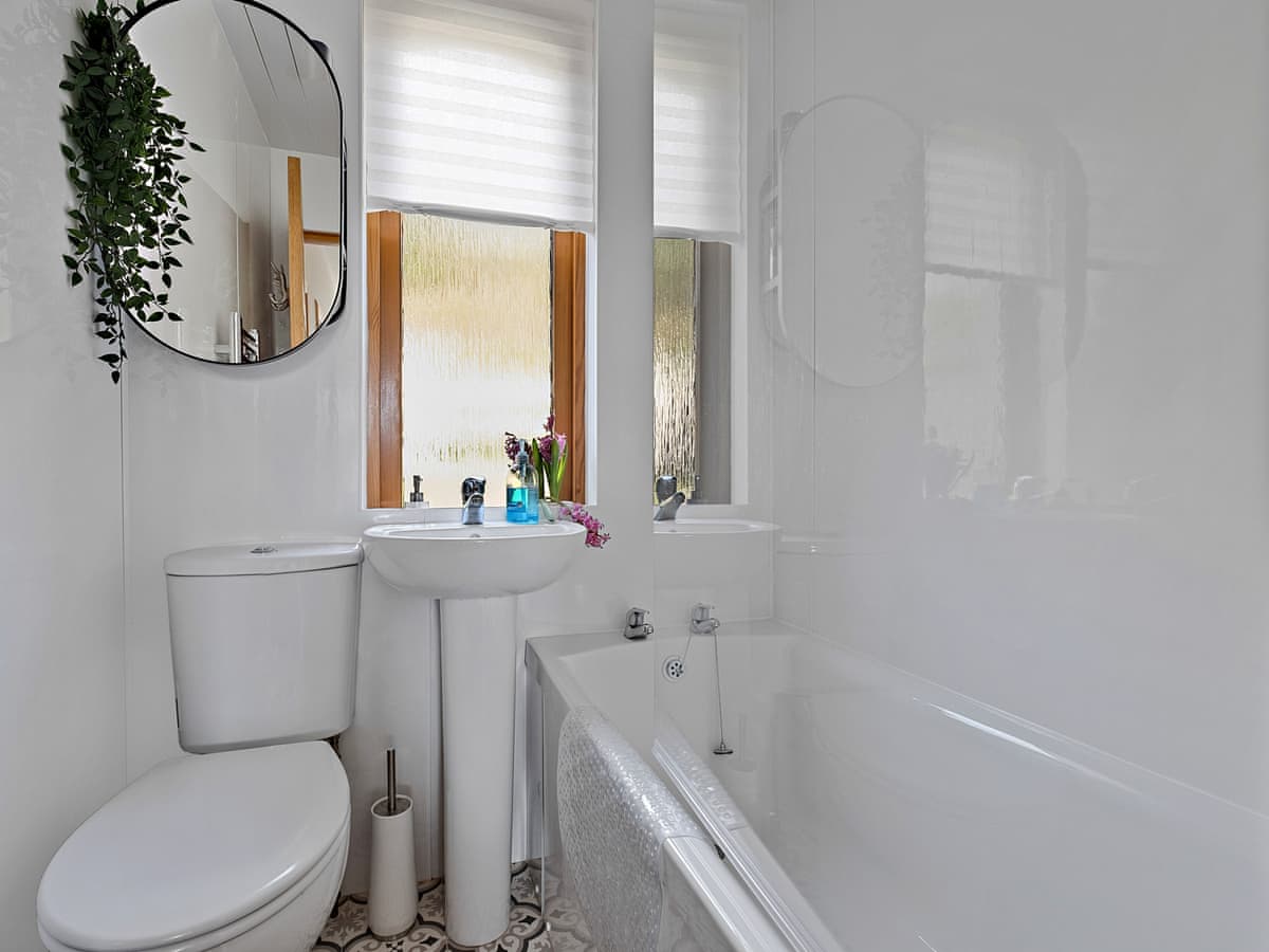 The Waterfall House, listing photograph 10
