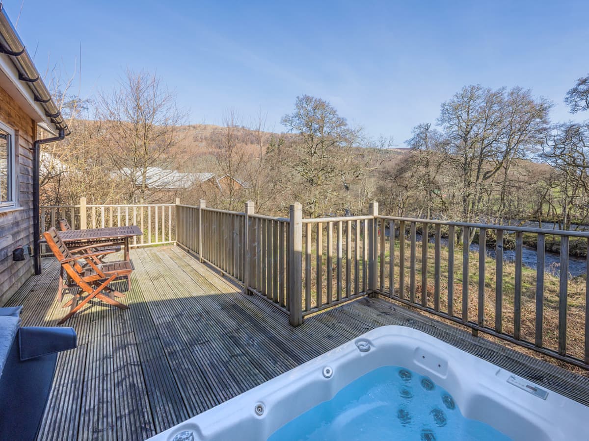 Crianlarich Retreats - Almond Cottage - Riverside Hideaway, listing photograph 2