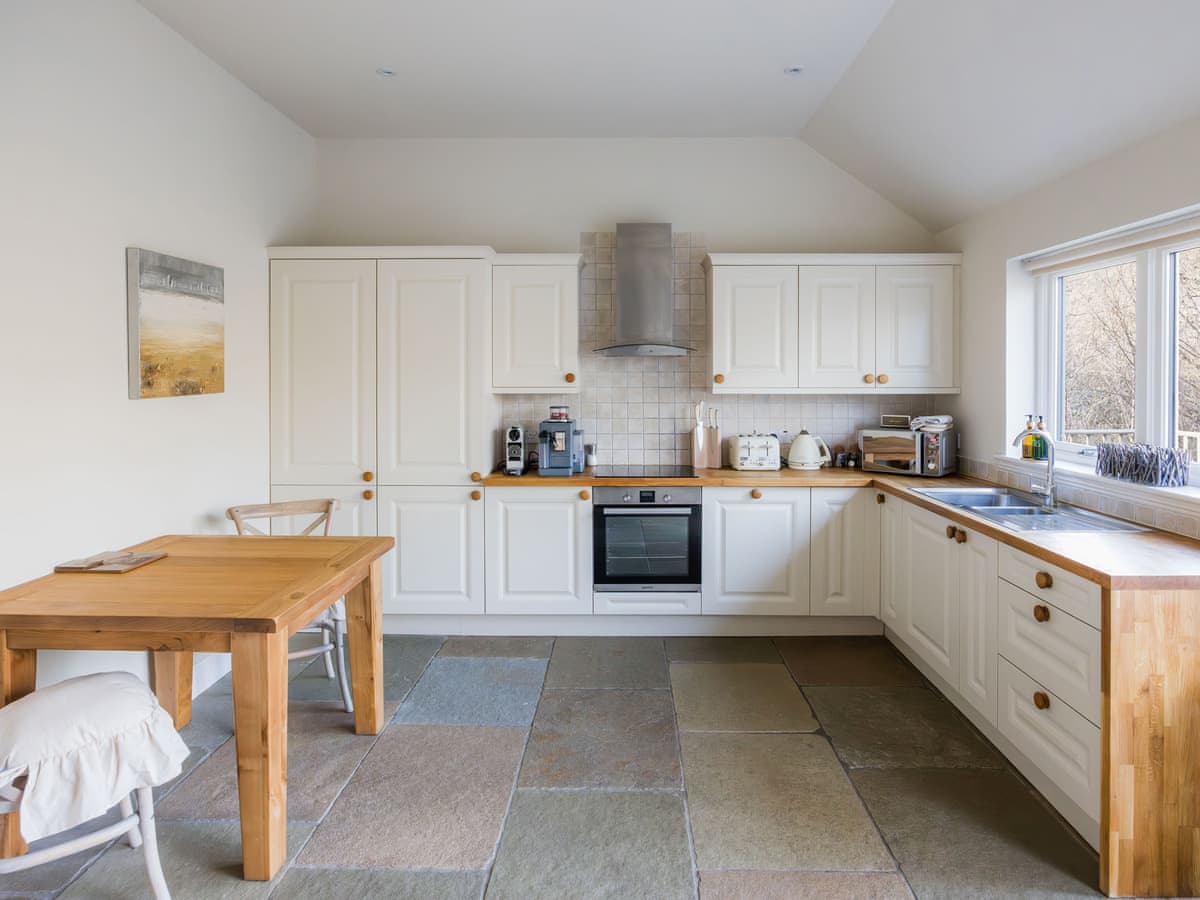 Crianlarich Retreats - Almond Cottage - Riverside Hideaway, listing photograph 4