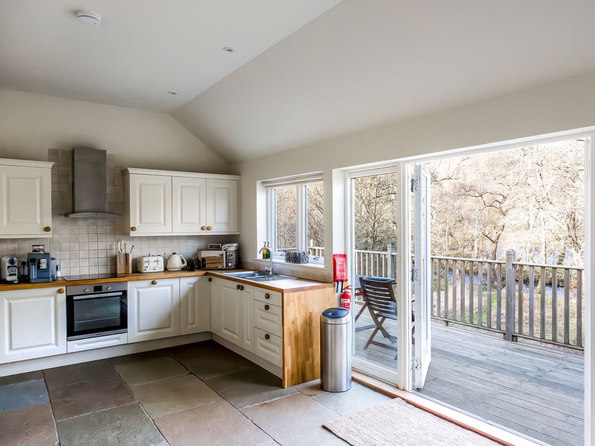 Crianlarich Retreats - Almond Cottage - Riverside Hideaway, listing photograph 8