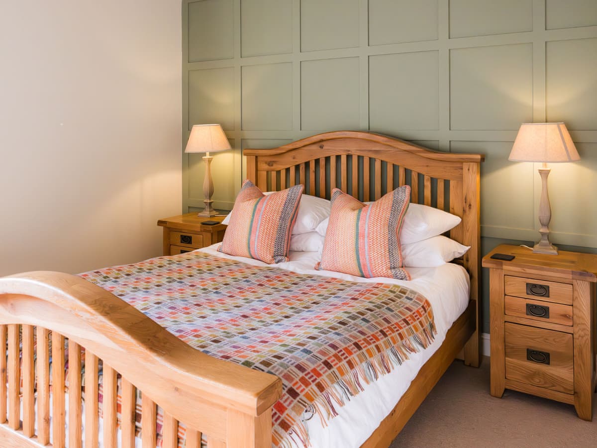 Crianlarich Retreats - Almond Cottage - Riverside Hideaway, listing photograph 9