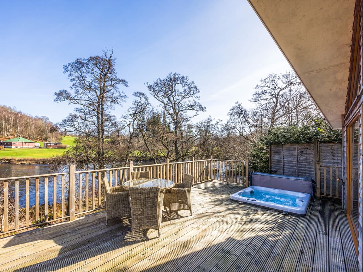 Crianlarich Retreats - Riverbank Cottage