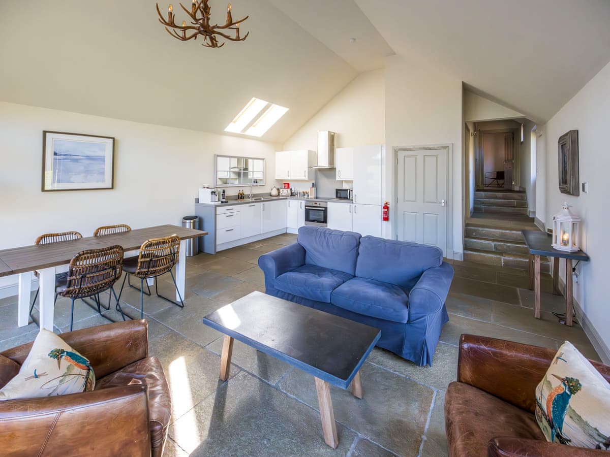 Crianlarich Retreats - Riverbank Cottage, listing photograph 3