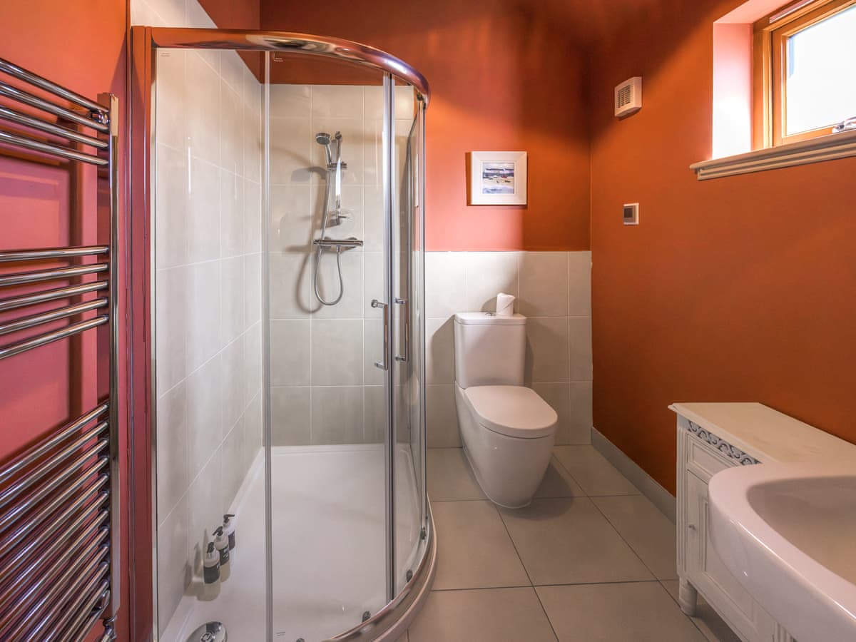 Crianlarich Retreats - Riverbank Cottage, listing photograph 9