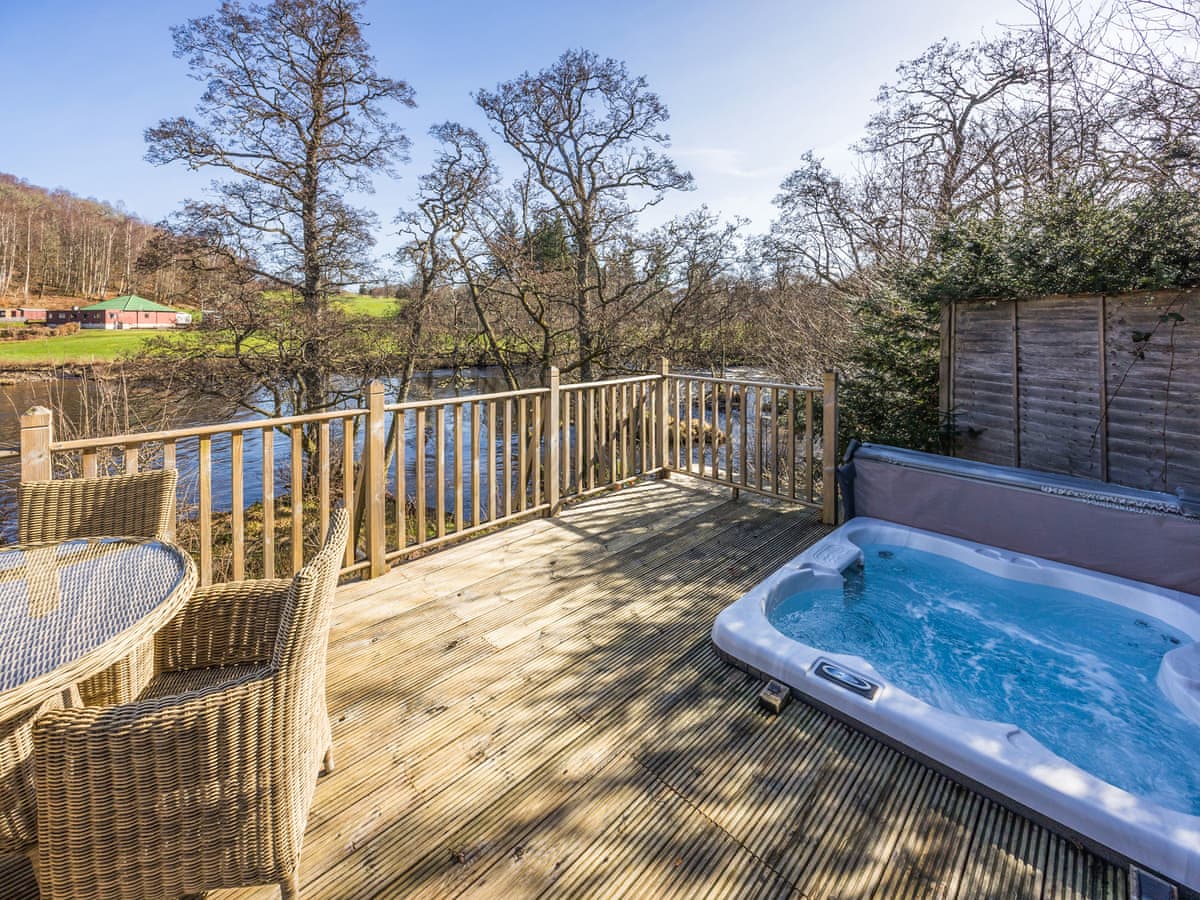 Crianlarich Retreats - Riverbank Cottage, listing photograph 11
