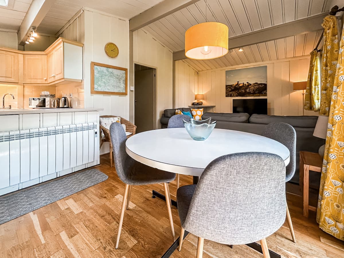 Lochend Chalets - Log Cabin 7, listing photograph 8