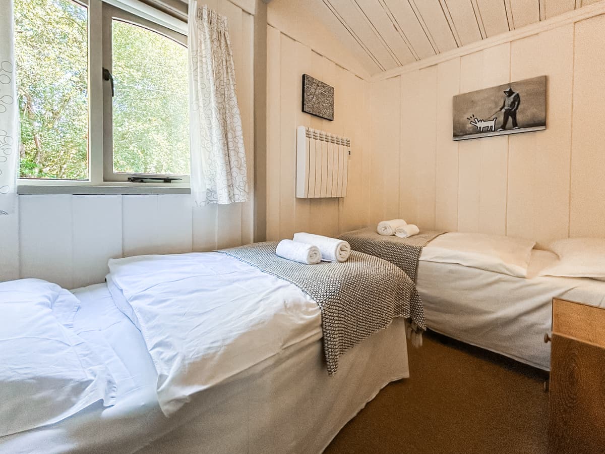 Lochend Chalets - Log Cabin 2, listing photograph 11