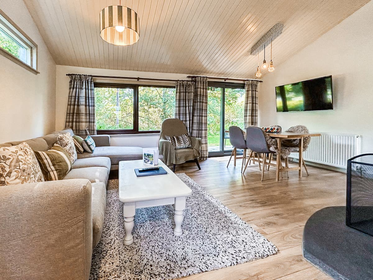 Lochend Chalets - Pine Lodge, listing photograph 2
