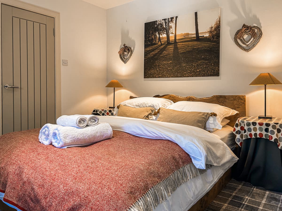 Lochend Chalets - Teal Lodge, listing photograph 10
