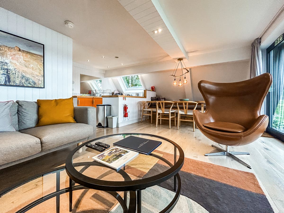 Lochend Chalets - Heron Lodge, listing photograph 3