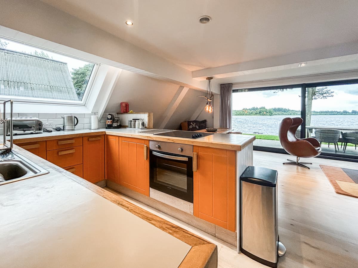 Lochend Chalets - Heron Lodge, listing photograph 4