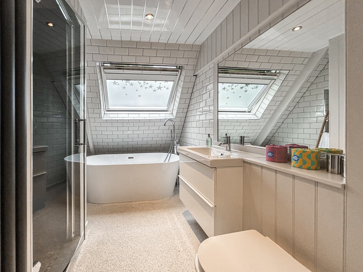 Lochend Chalets - Heron Lodge, listing photograph 12