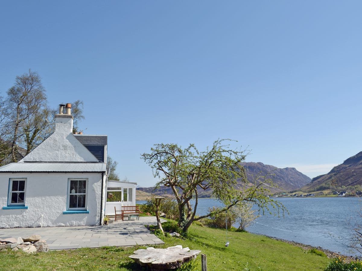 Loch Shore Cottage