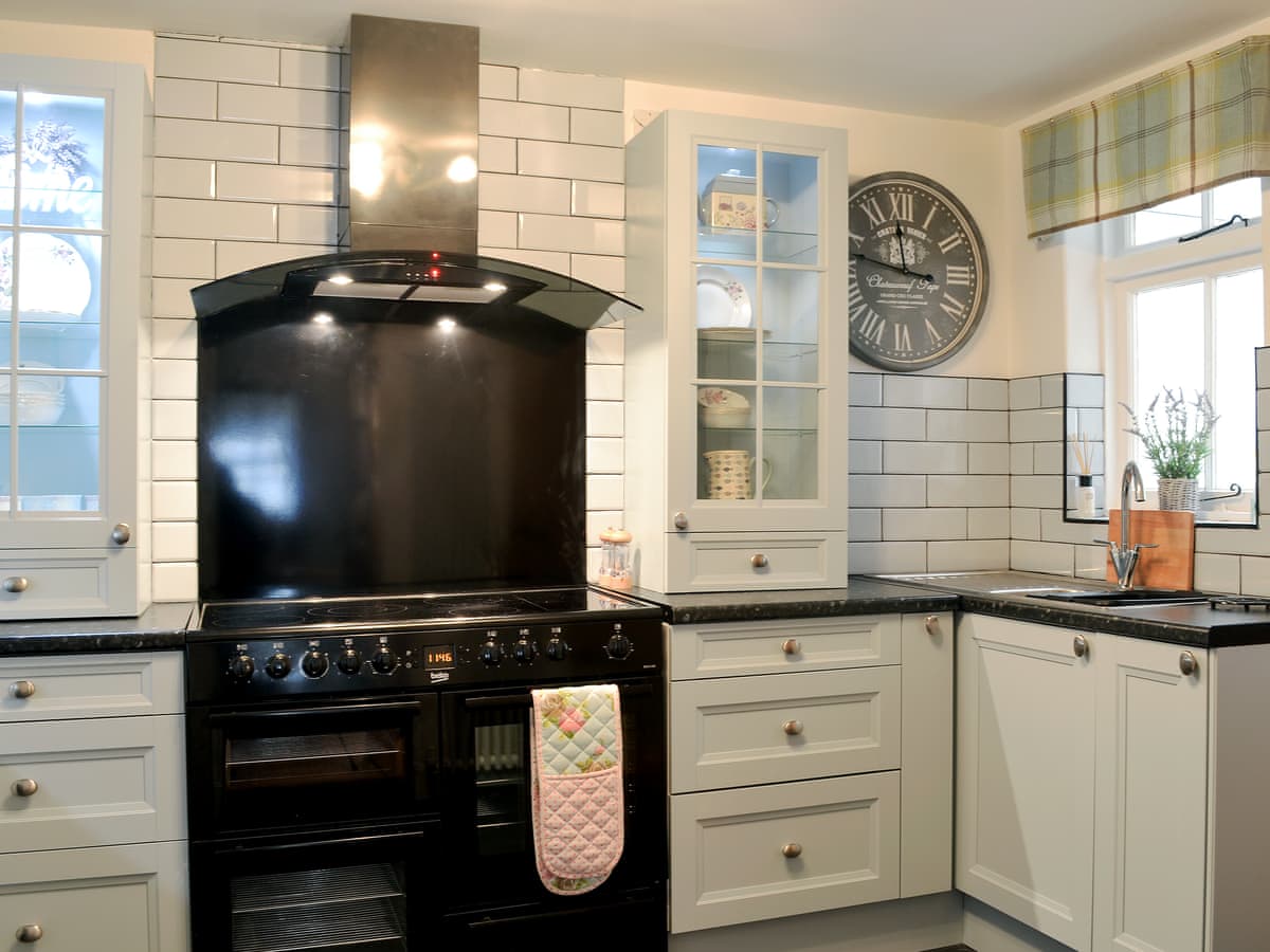 Raglan Cottage, listing photograph 7