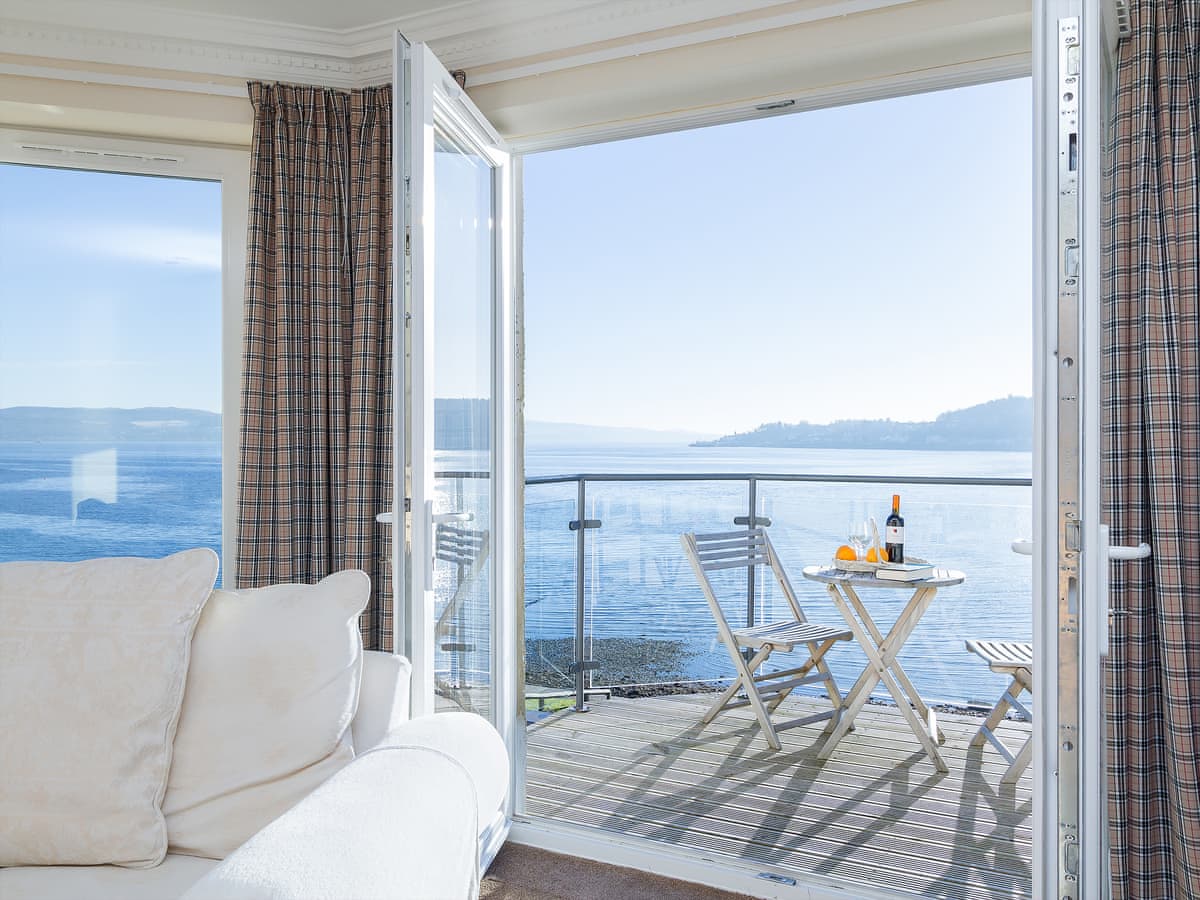 The Penthouse, listing photograph 3