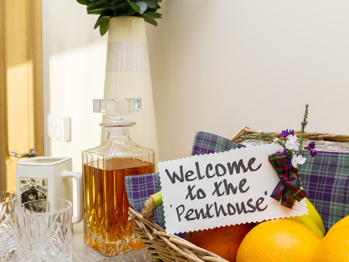 The Penthouse, listing photograph 10