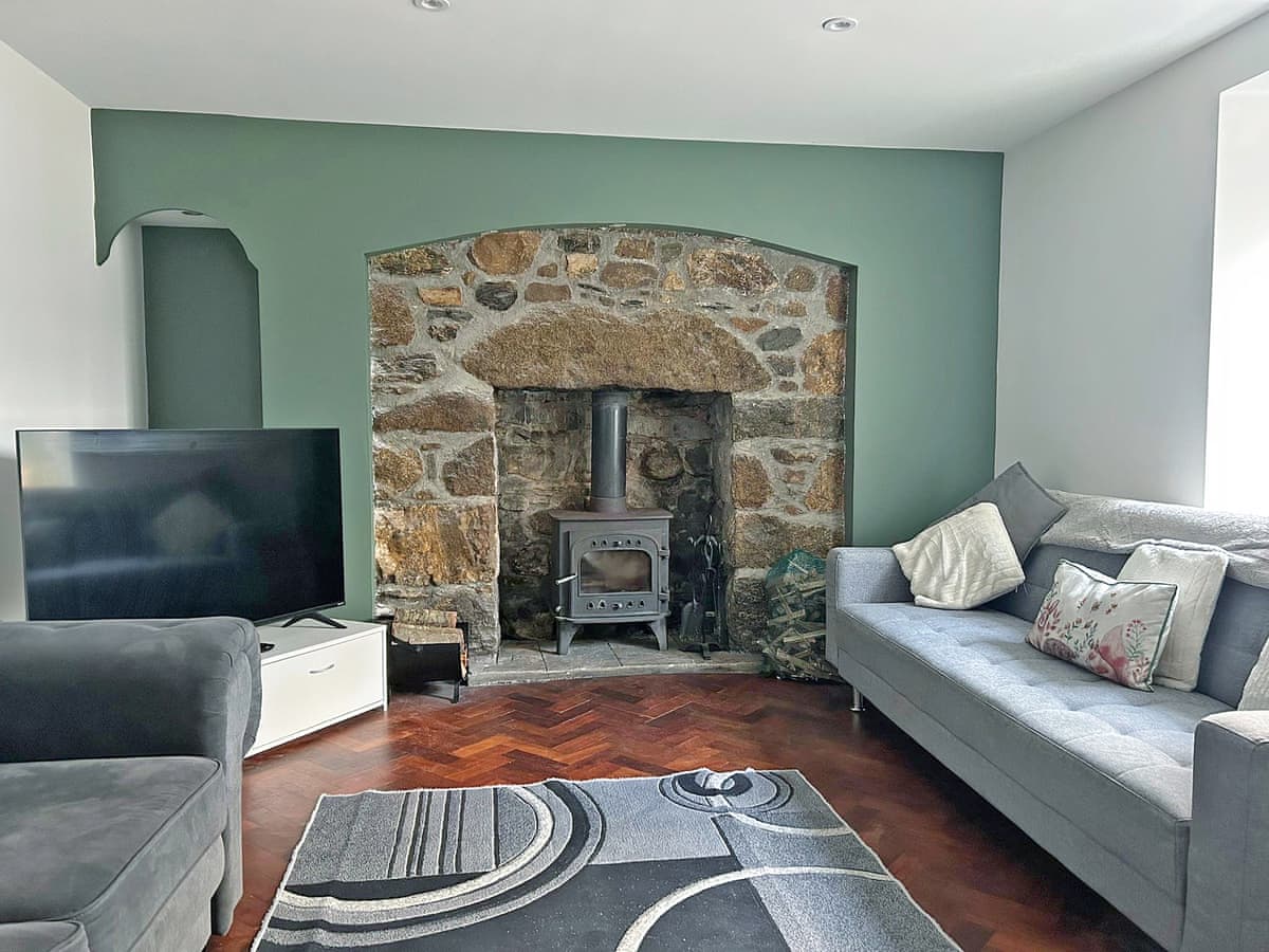 Woodend, listing photograph 2