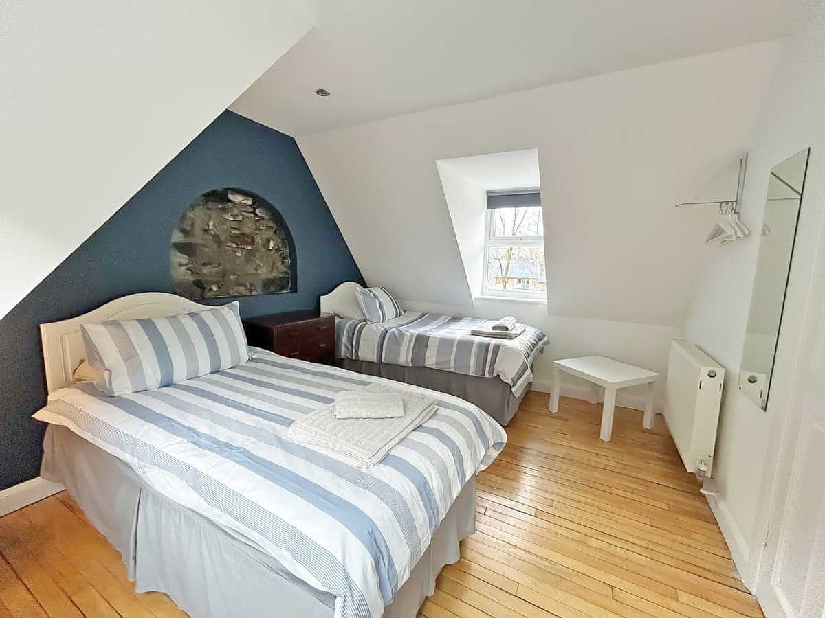 Woodend, listing photograph 8