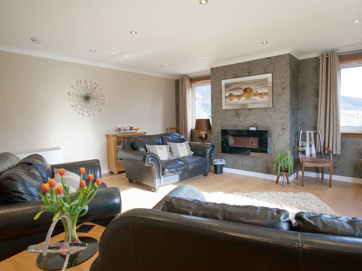 Strone Farm House, listing photograph 2