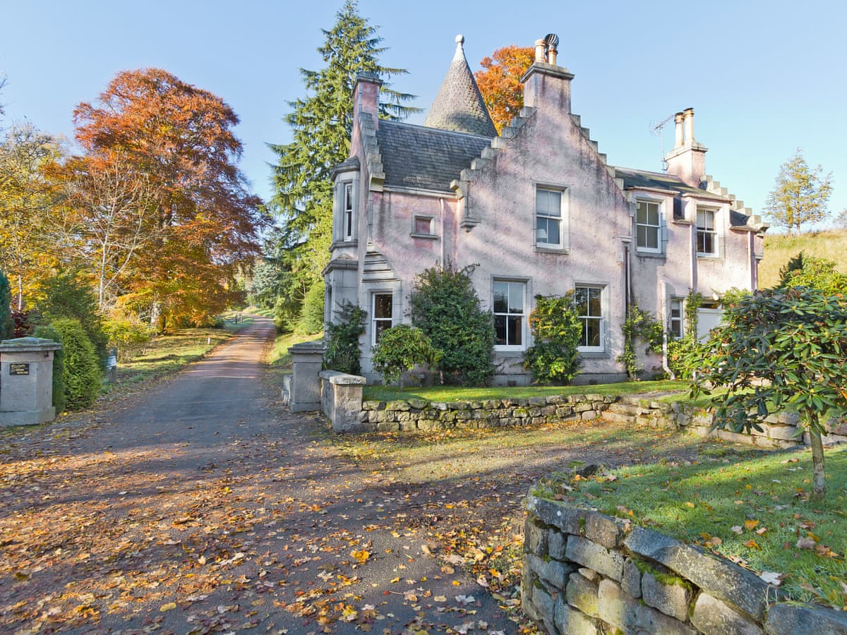 Dess Lodge, listing photograph 2