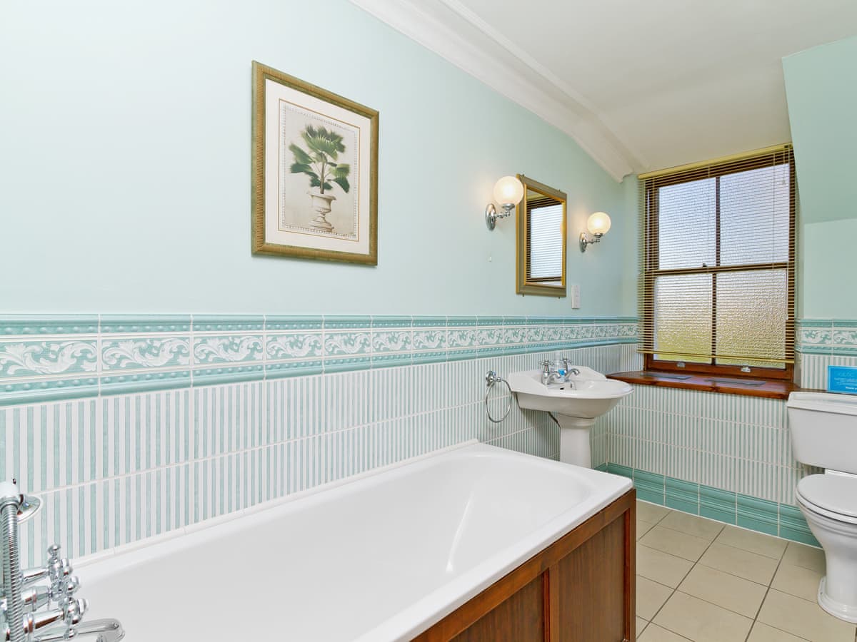 Dess Lodge, listing photograph 9