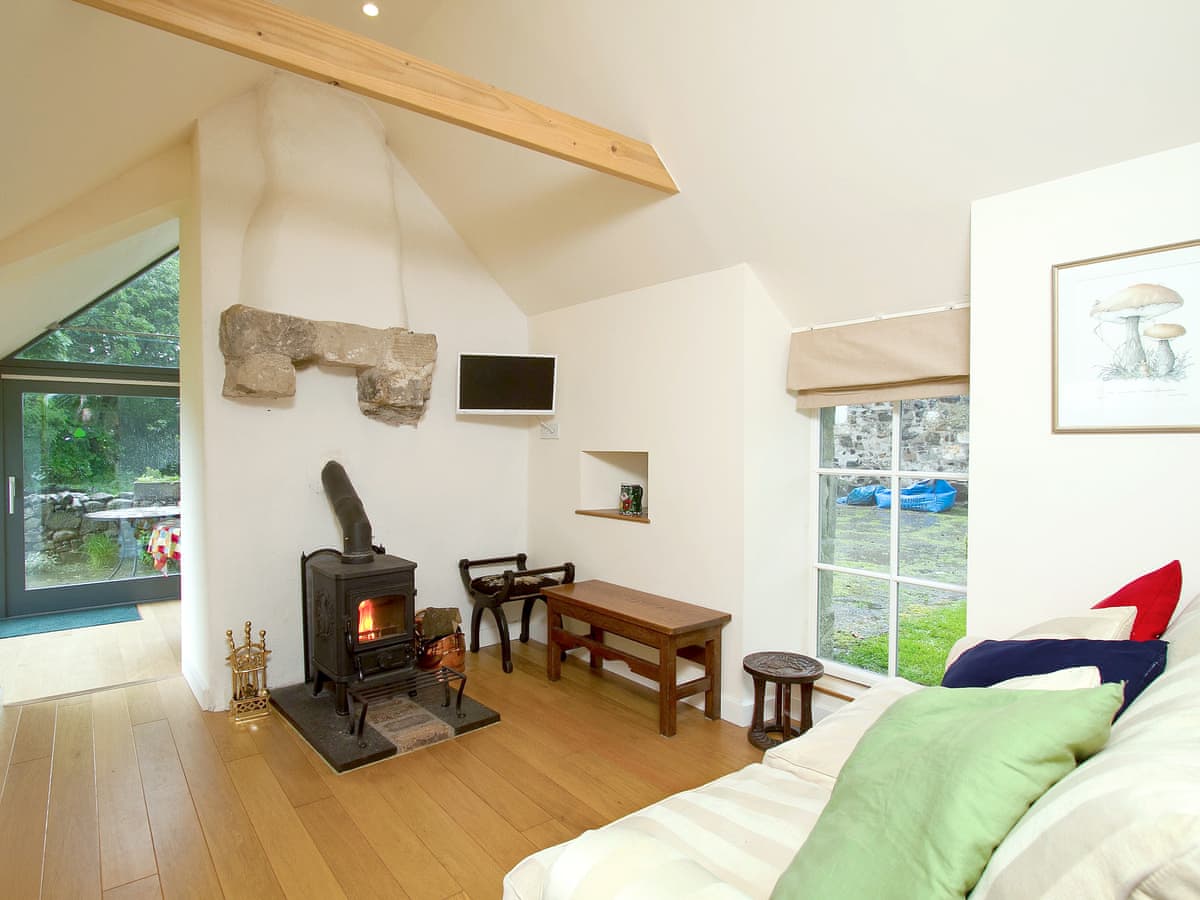 Tullibole Castle Longhouse, listing photograph 2