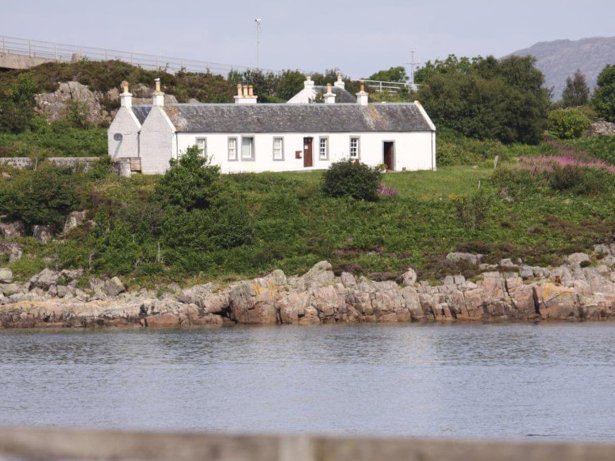 Gavin Maxwell Cottage, listing photograph 12