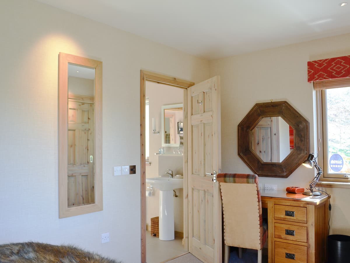 Red Squirrel Lodge, listing photograph 7