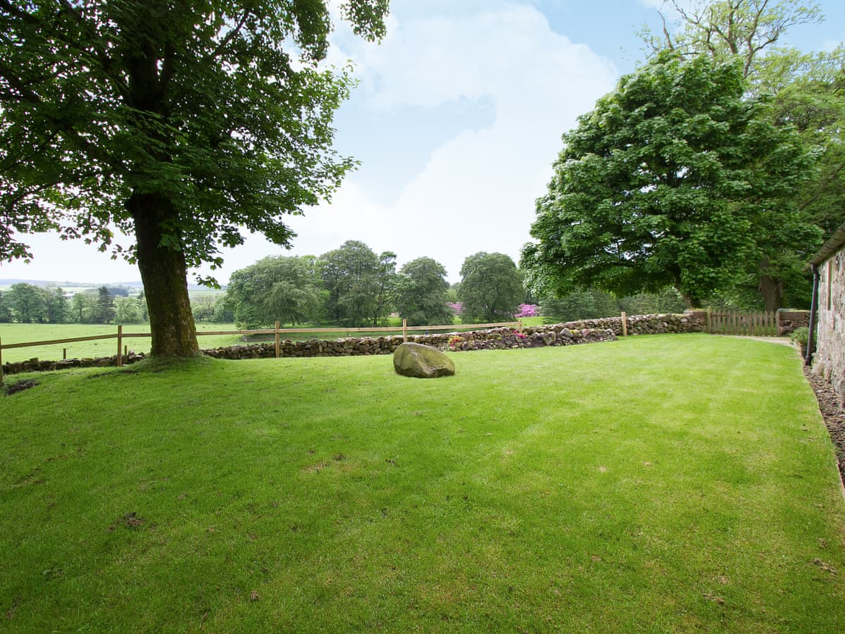 Tullibole Castle Longhouse, listing photograph 12