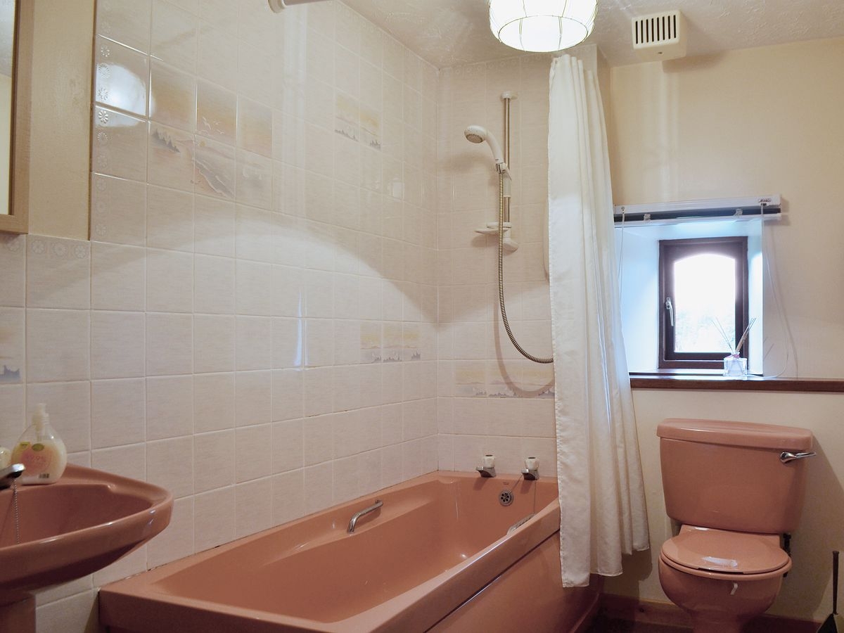 Ross Cottage, listing photograph 9