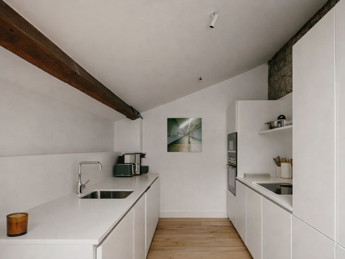 Tower Heights, listing photograph 4