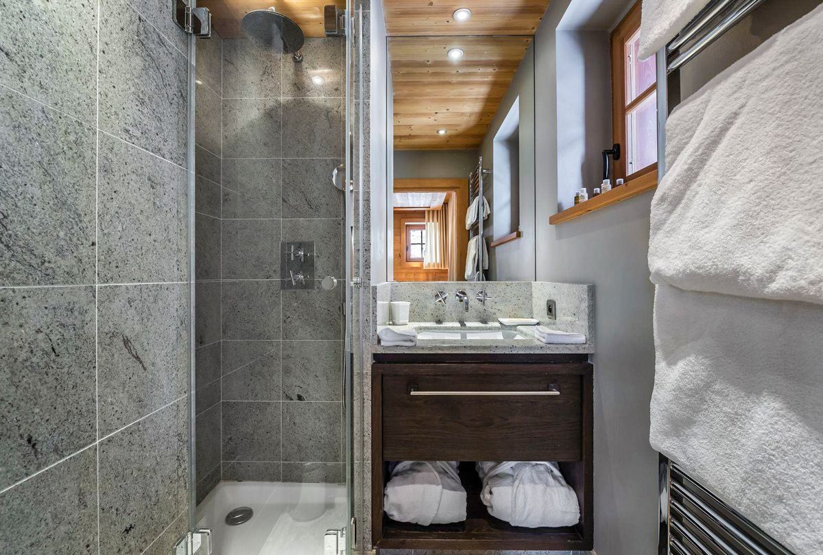 Chalet Leah, listing photograph 9