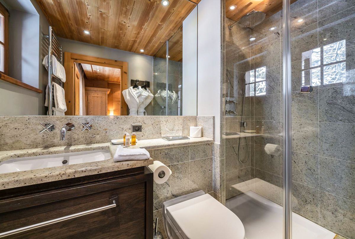 Chalet Leah, listing photograph 11