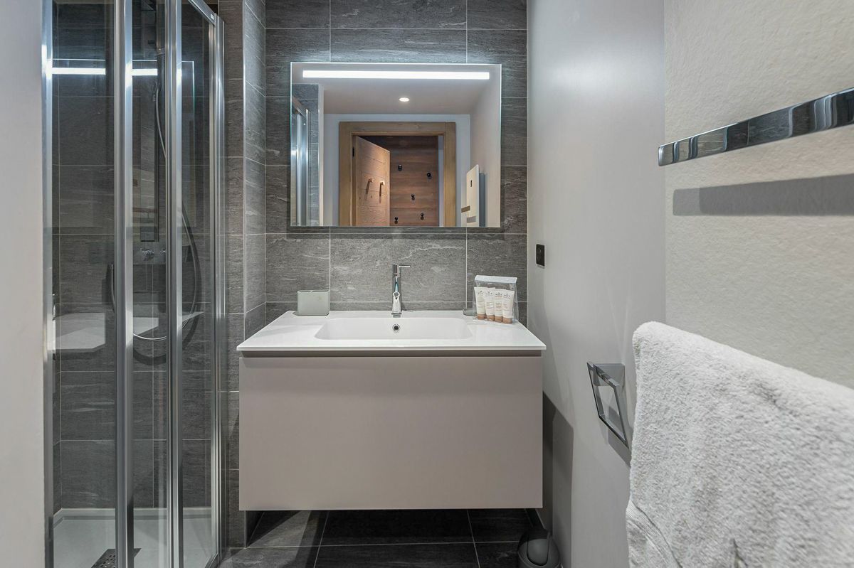 Apartment Devereaux, listing photograph 11
