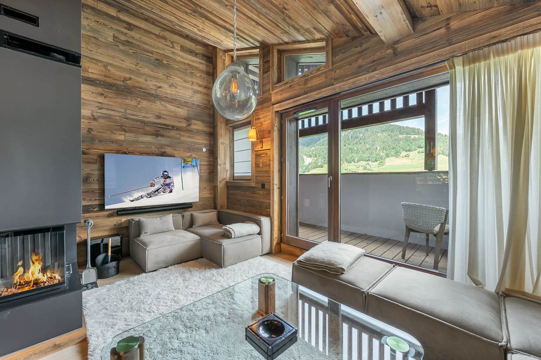 Chalet Swan, listing photograph 2