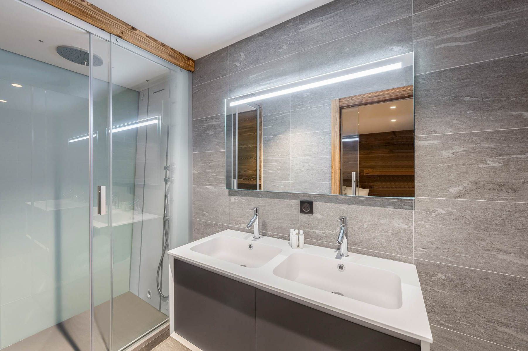 Chalet Swan, listing photograph 10