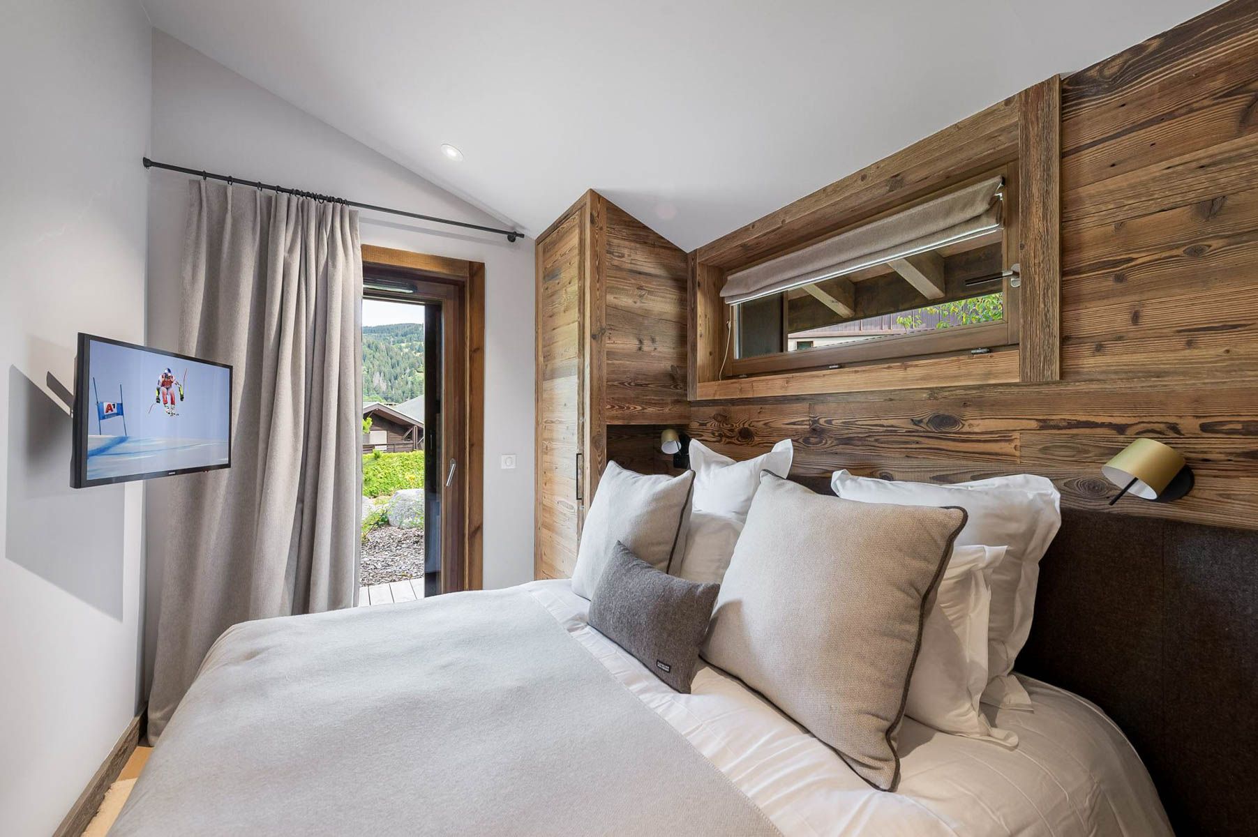 Chalet Swan, listing photograph 11