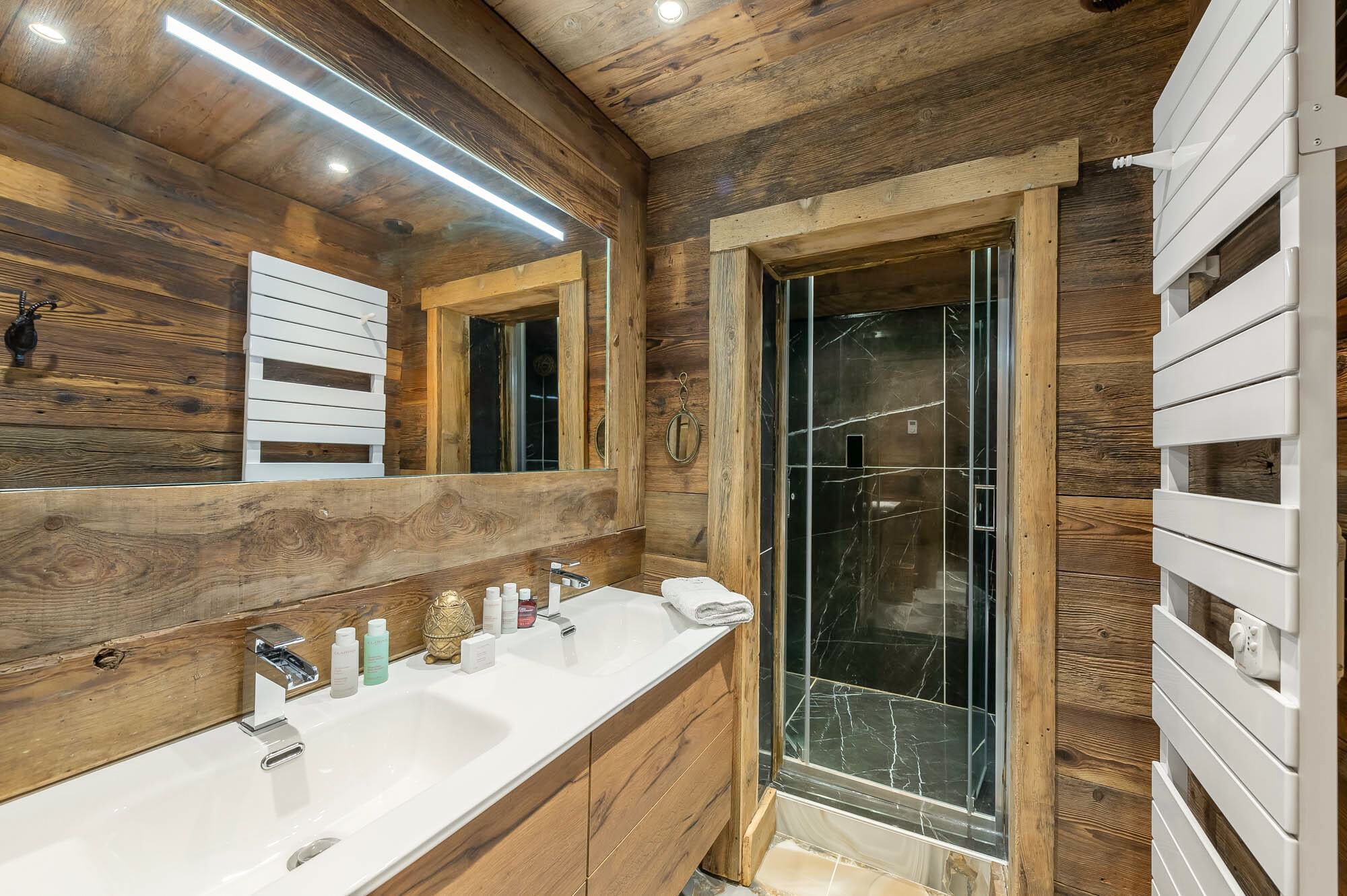 Chalet 2100, listing photograph 6