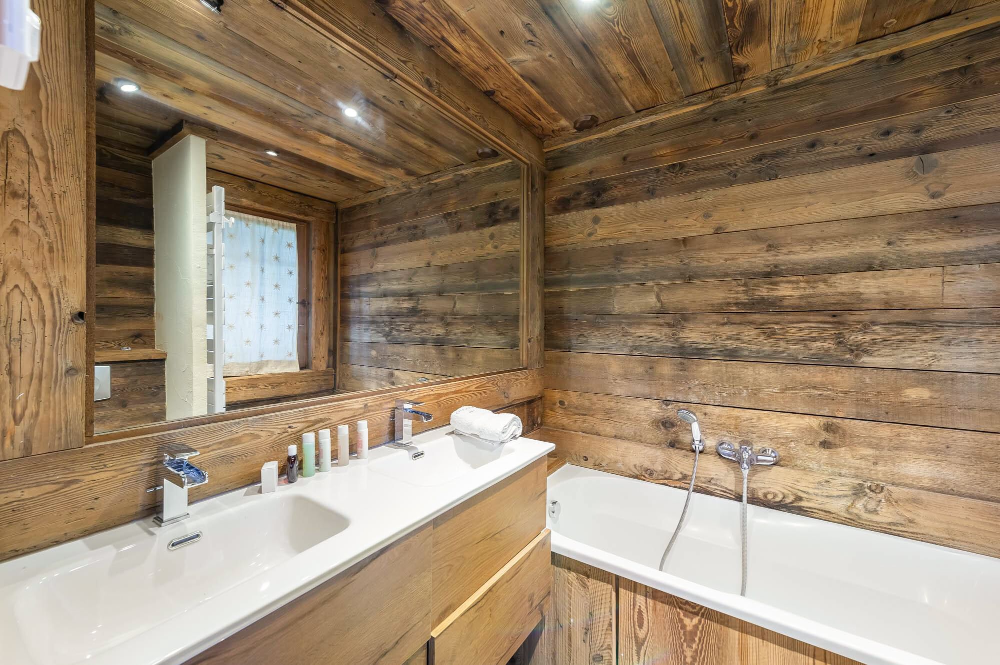 Chalet 2100, listing photograph 7