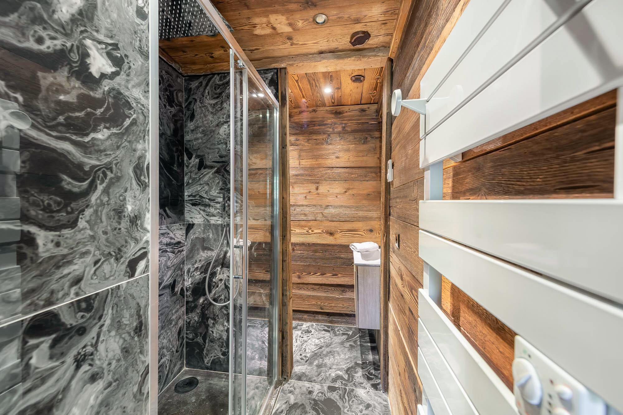 Chalet 2100, listing photograph 11