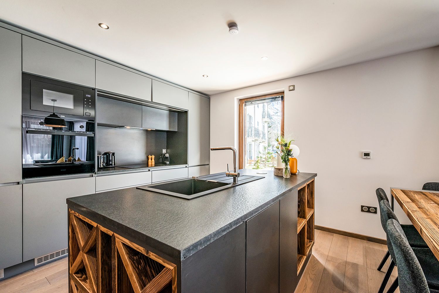 Apartment Cheserys, listing photograph 9