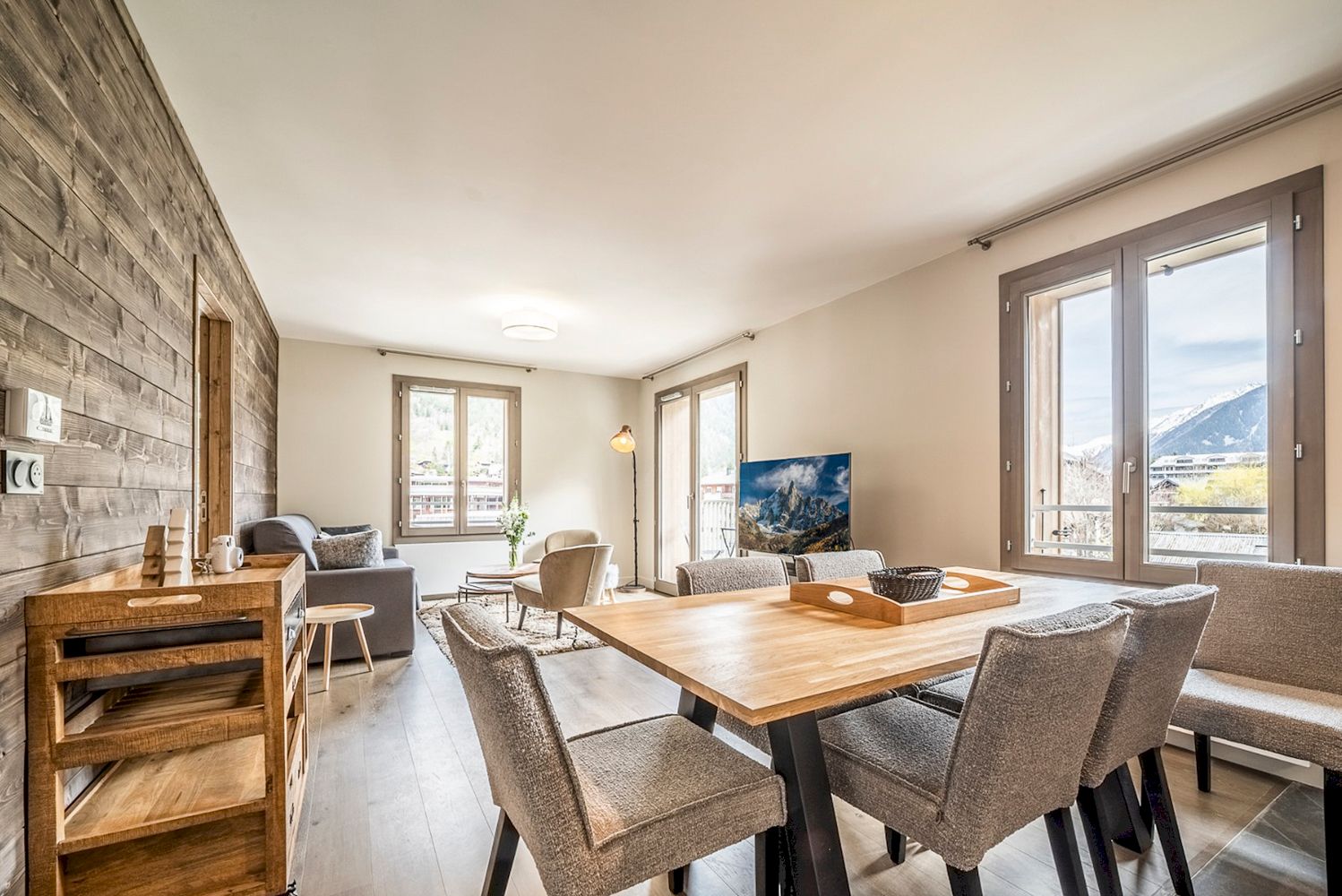 Apartment Rebats, listing photograph 2