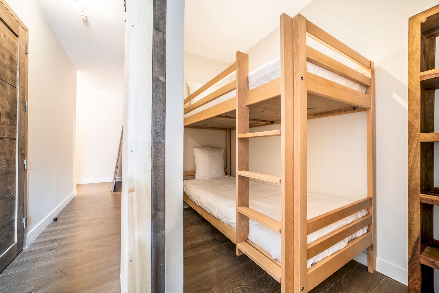 Apartment Rebats, listing photograph 9