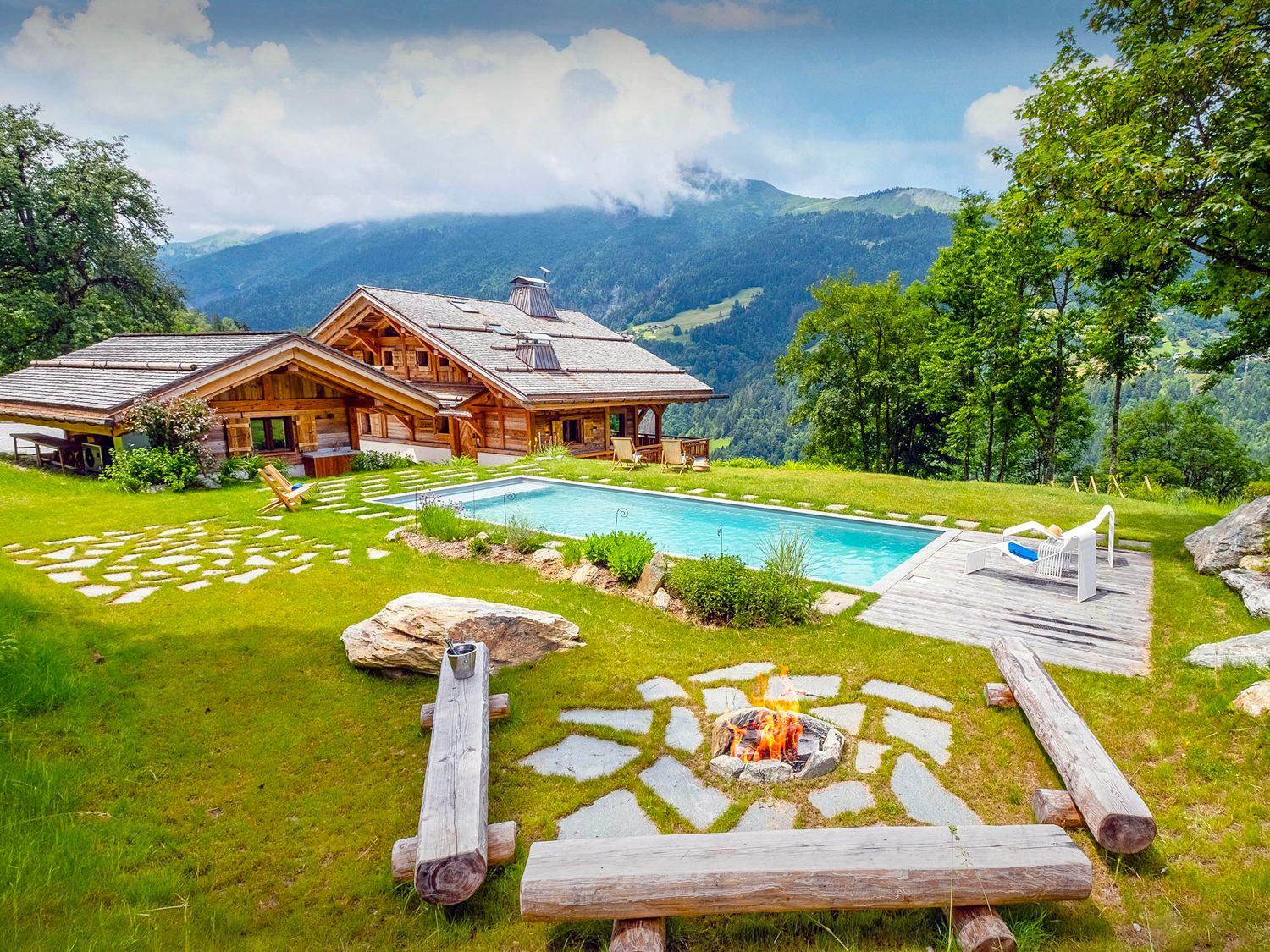 Chalet Charms, listing photograph 2
