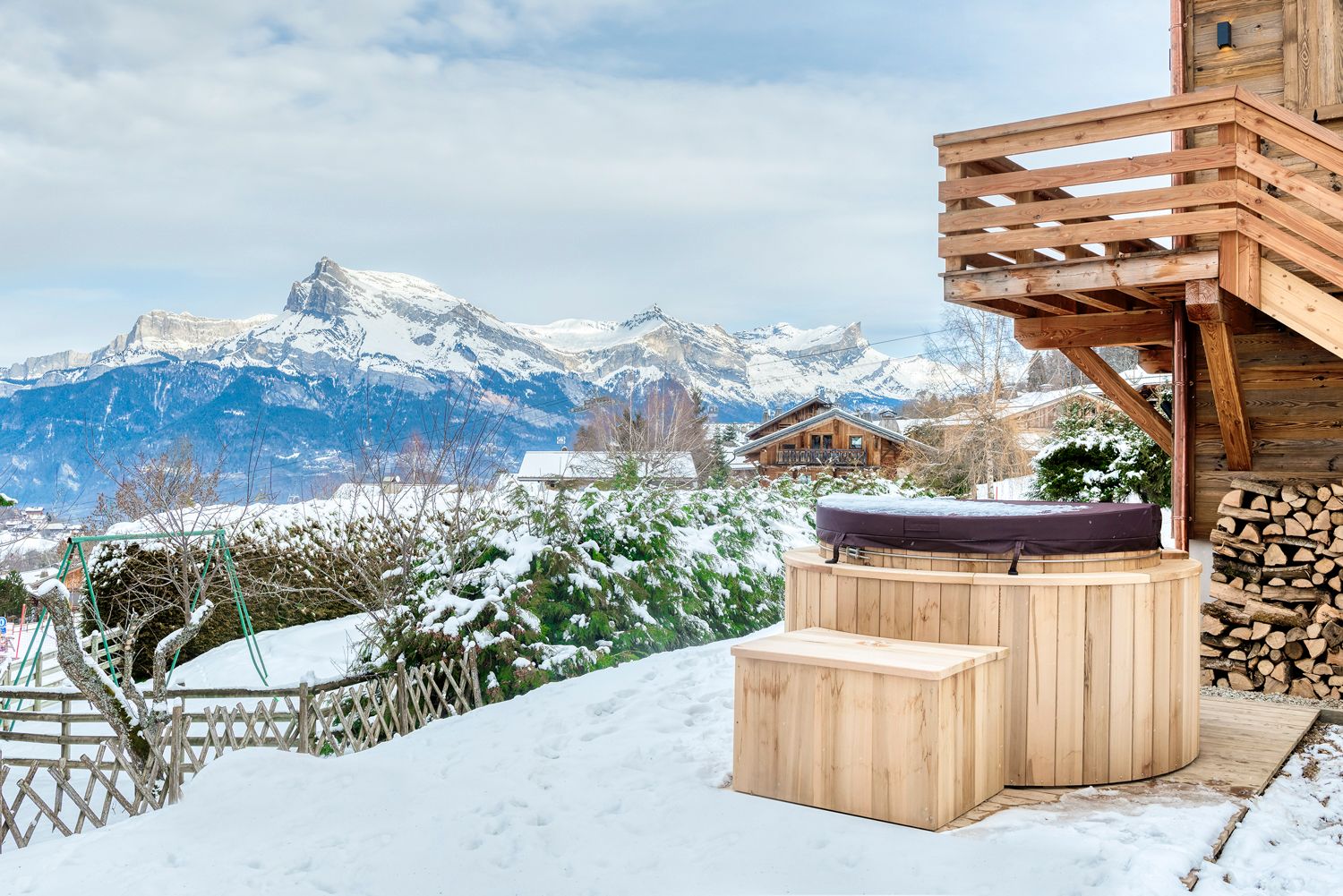 Chalet Berry, listing photograph 2