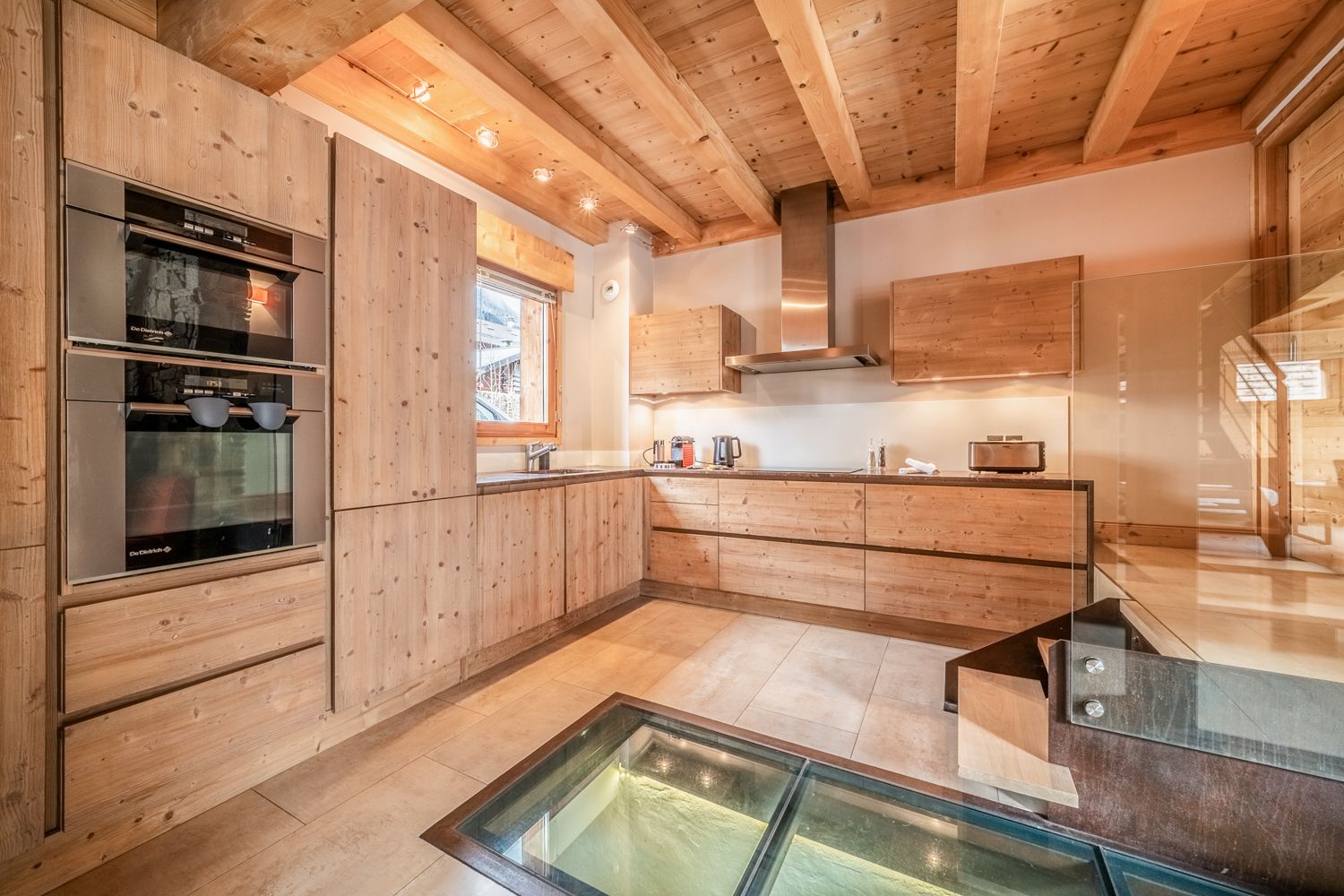 Chalet Annie, listing photograph 2